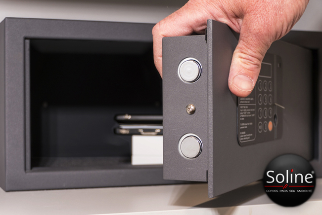 Em um mundo cada vez mais digital, proteger informações sensíveis e ativos valiosos é essencial. Os cofres digitais surgem como a solução moderna para quem busca segurança avançada, praticidade e controle sobre documentos, senhas, joias e valores. Seja para uso pessoal ou empresarial, esses dispositivos oferecem tecnologia de ponta para garantir máxima proteção.